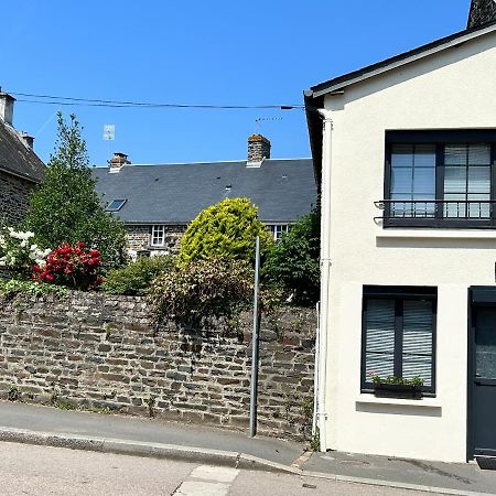 La Petite Maison Pont-d'Ouilly Exteriör bild